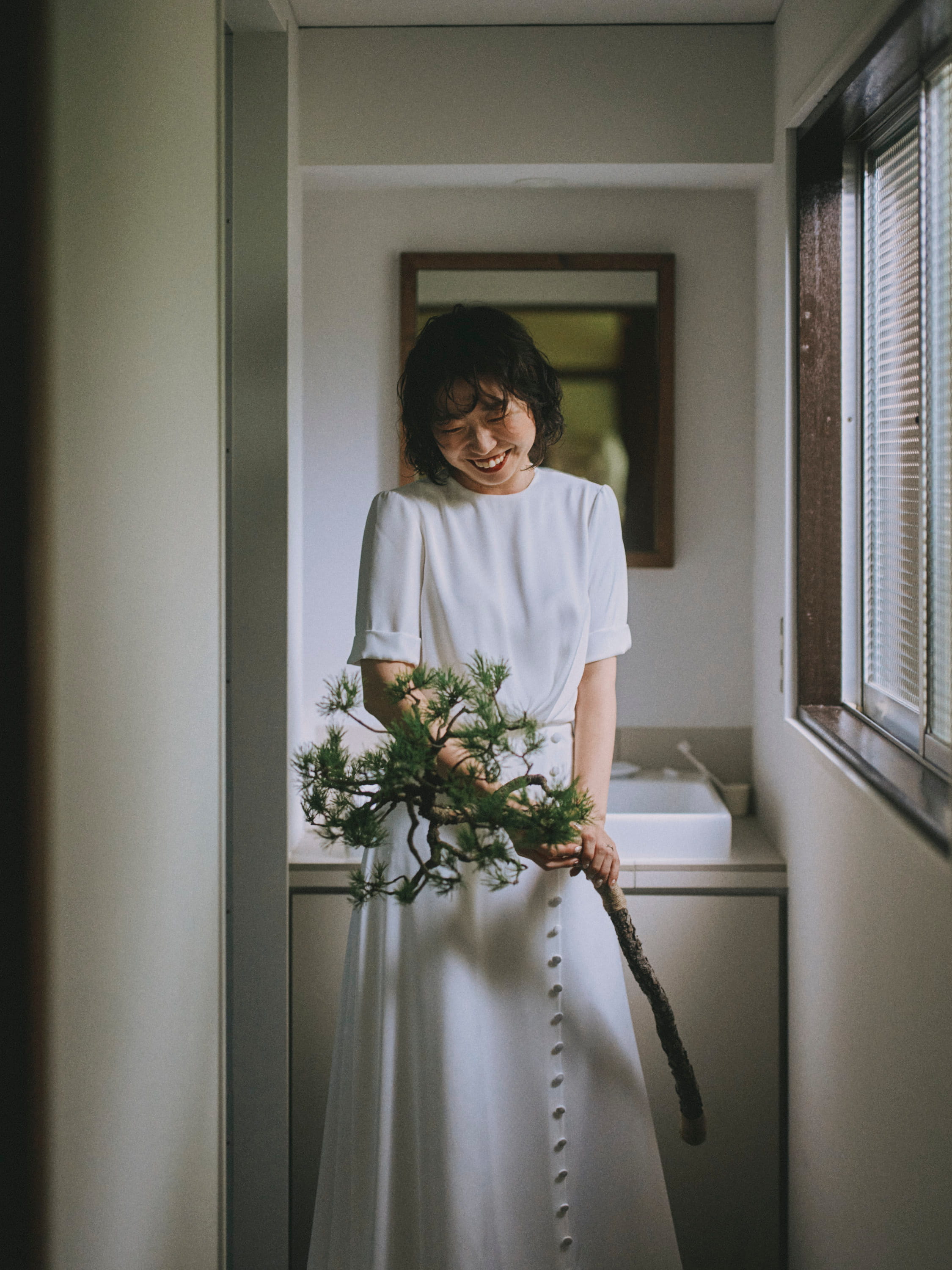 bride with pine tree