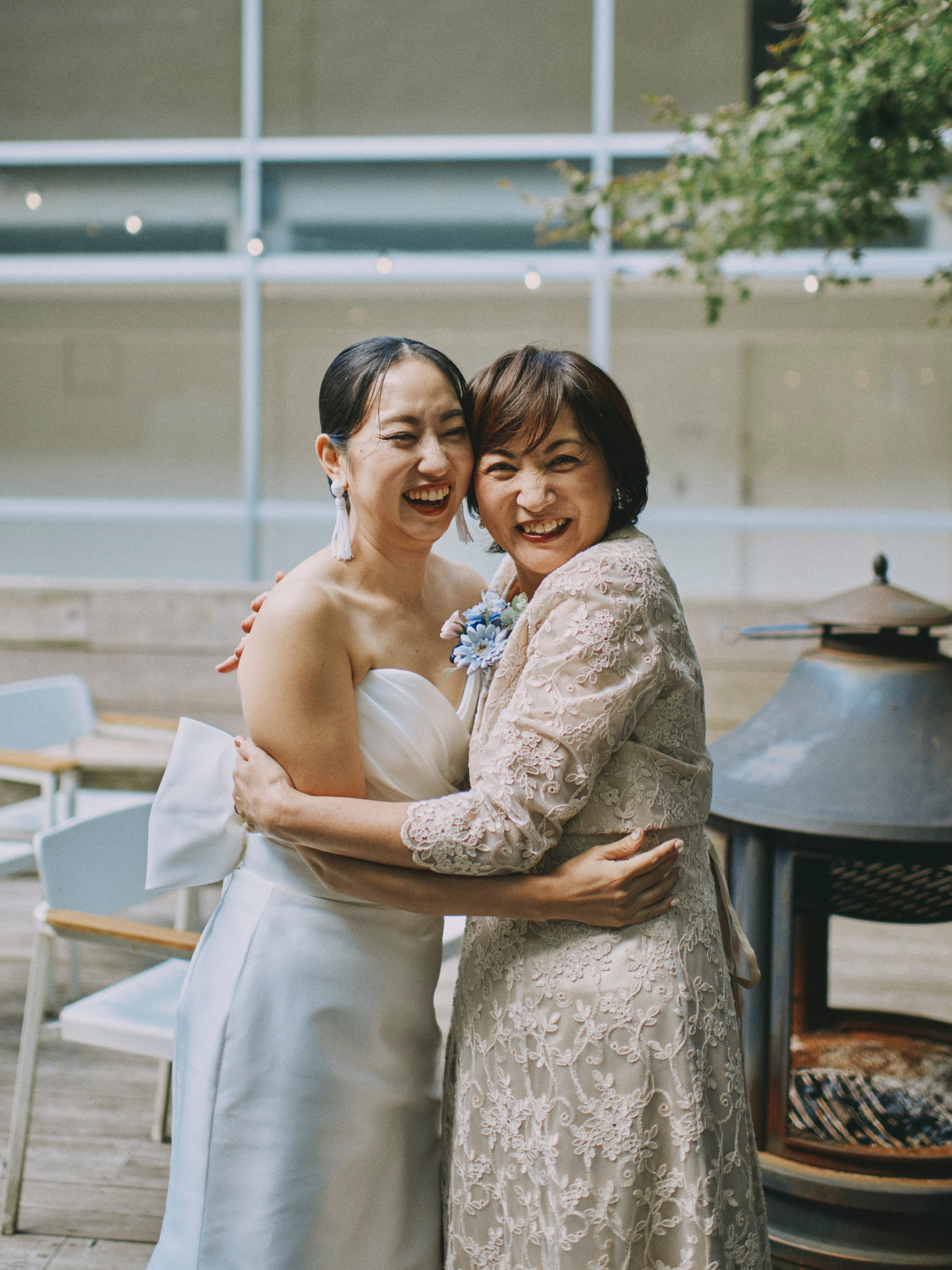 bride with her mom