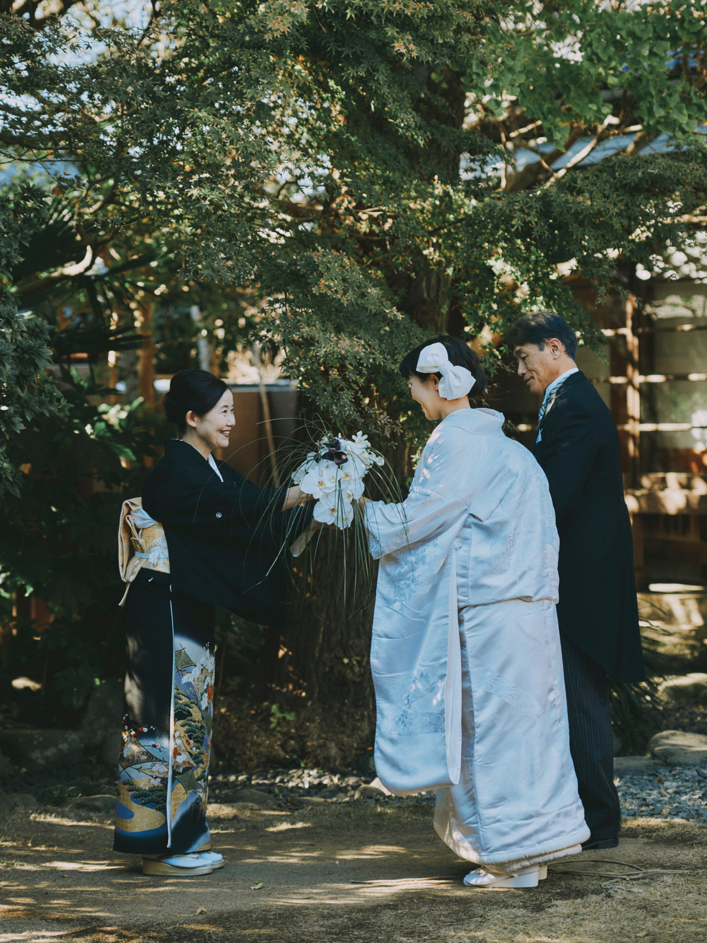 bride with her parents in kimono